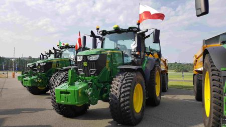 Ciągnik JD 6250R przygotowany do startu